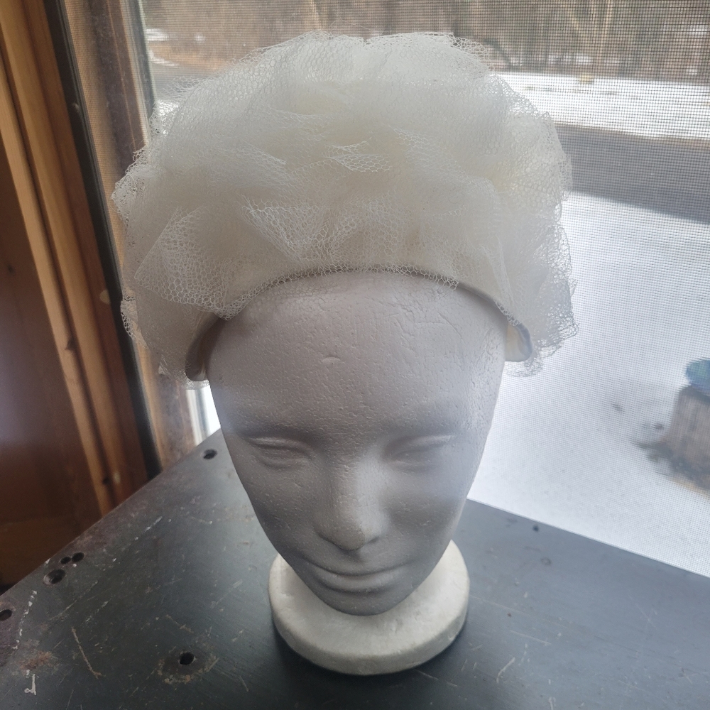 Vintage Tulle Pillbox Hat‎ - Picture 1 of 4